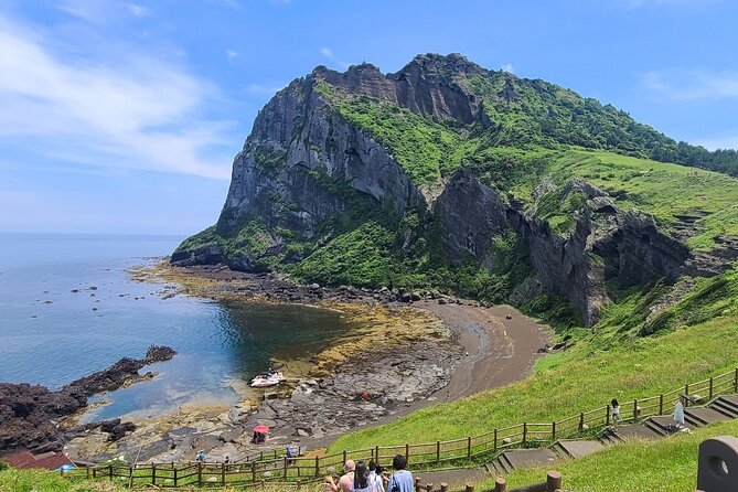 2-days Private Taxi Tour in Jeju Island - The guide makes the biggest difference
