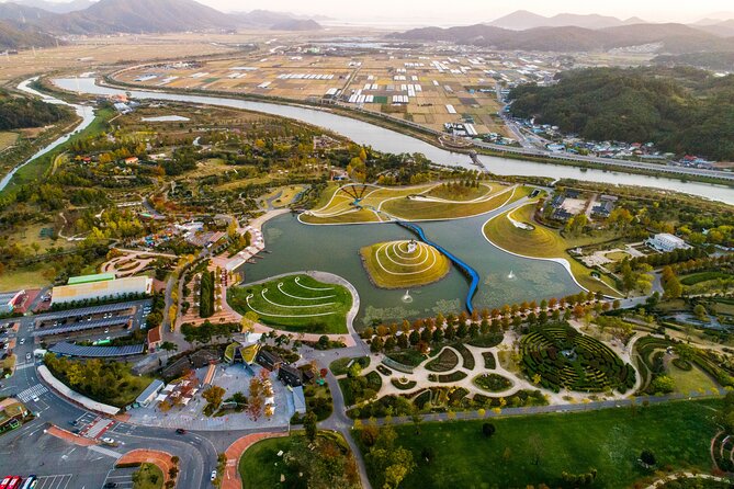 3-Day Korea Western course by K-shuttle Tour from Seoul to Busan - Day one: Baekje tombs, river views, and Jeonju roofs