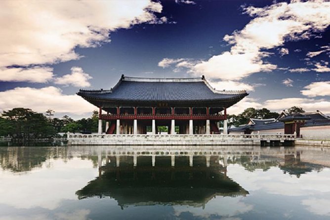 3D Private Seoul Highlight tours with DMZ & Korean Folk Village - Day 1: Joseon courtyards, hanbok photos, and Seoul street food