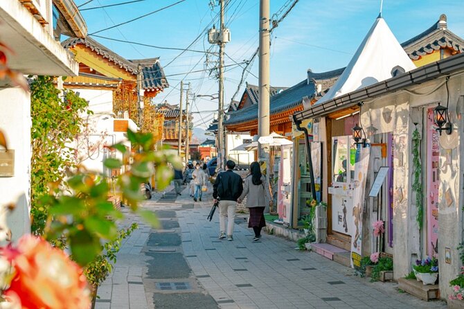 7 Highlights Gyeongju City One Day Small Group Tour from Busan - Cheomseongdae offers a short look at ancient science