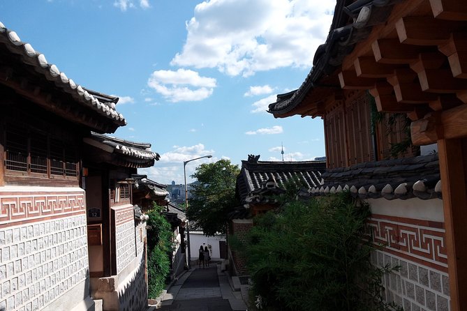 Best Walking Tour to Gyeongbok Palace Bukchon Hanok Village - Gyeongbokgung Palace and the changing of the guard