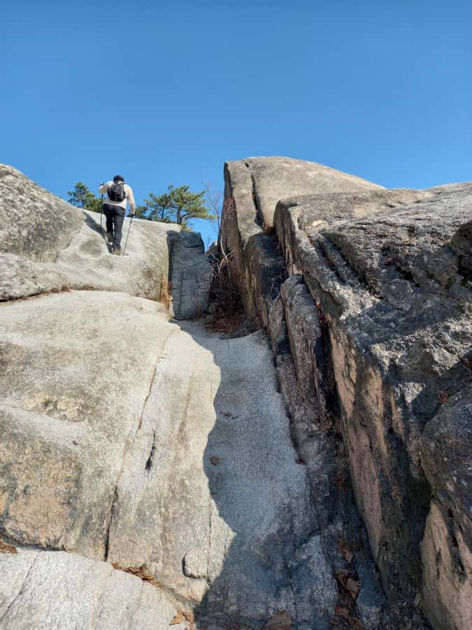 Bukhansan mountain hiking tour - 6 hours - Tongcheonmun Rock, Seunggabong, and the granite route