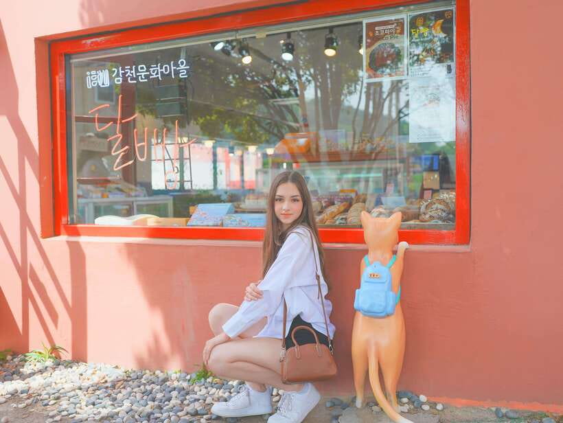 Busan: Gamcheon Village and Haeundae Blueline Park Tour - Huinnyeoul Munhwa Maul and a different side of Busan