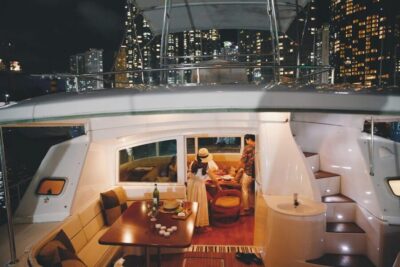 Group Sightseeing Yacht Cruise with Snacks and Drinks