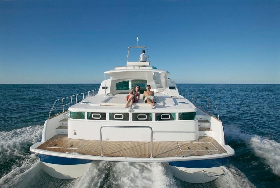 Busan: Group Sightseeing Yacht Cruise with Snacks and Drinks - A small yacht with breathing room
