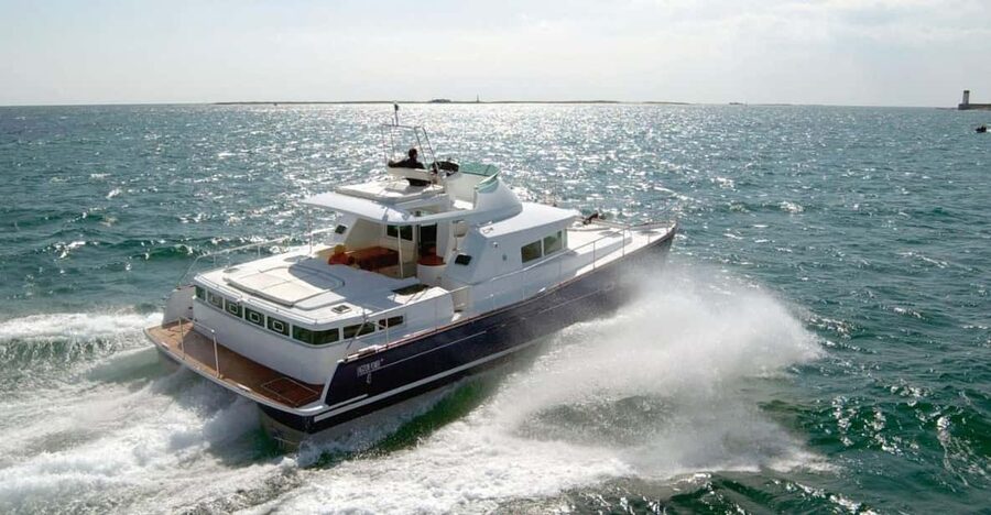 Busan: Group Sightseeing Yacht Cruise with Snacks and Drinks - Drinks, snacks, and winter comforts