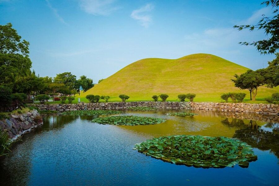 Busan: Gyeongju Guided Day Trip to Three Kingdoms Capital - Hwangnidan-gil: a short modern break