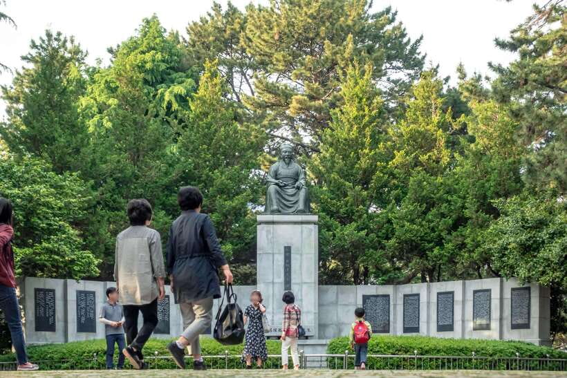 Busan: Haeundae 100-Minute Walking Tour - Dongbaek Island and the story of Choi Chi-Won
