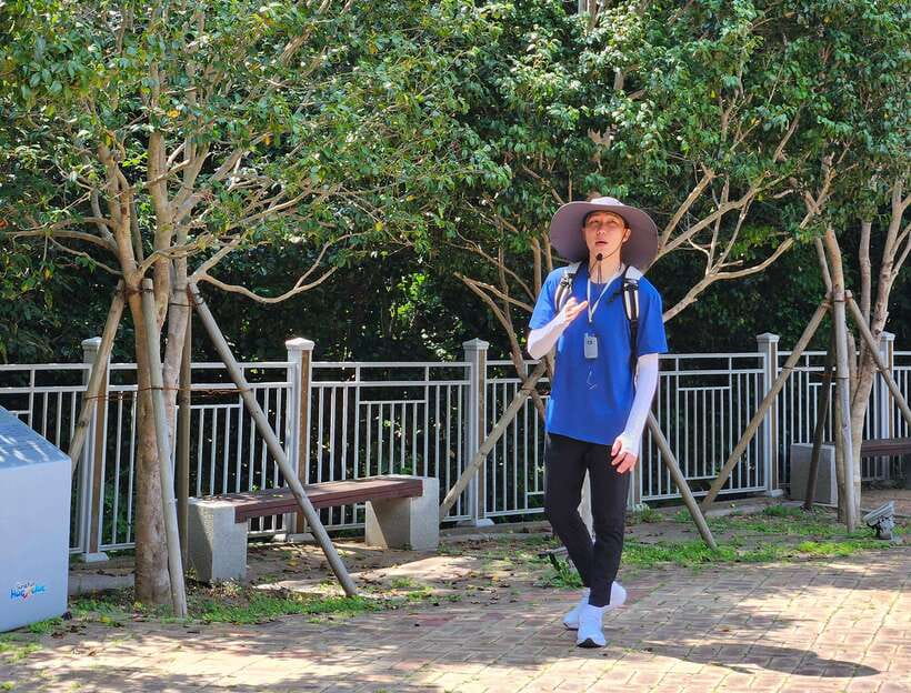 Busan: Haeundae 100-Minute Walking Tour - Walking effort, weather, and access