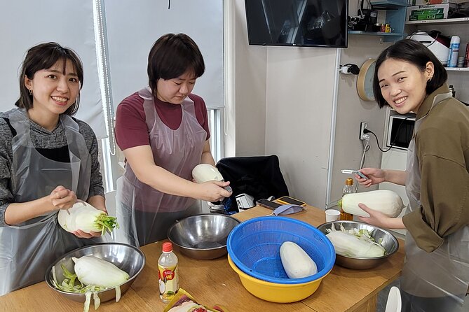 Busan Kkakdugi(Korean radish Kimchi) class with various options - Returning to the kitchen to finish the kkakdugi
