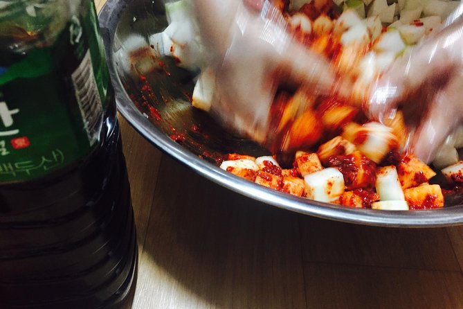 Busan Kkakdugi(Korean radish Kimchi) class with various options - The nearby beach photo stop