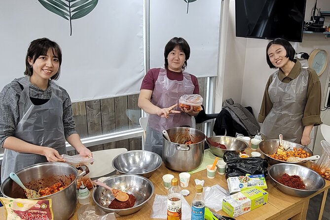 Busan Kkakdugi(Korean radish Kimchi) class with various options - Meeting at Seomyeon and moving to the kitchen