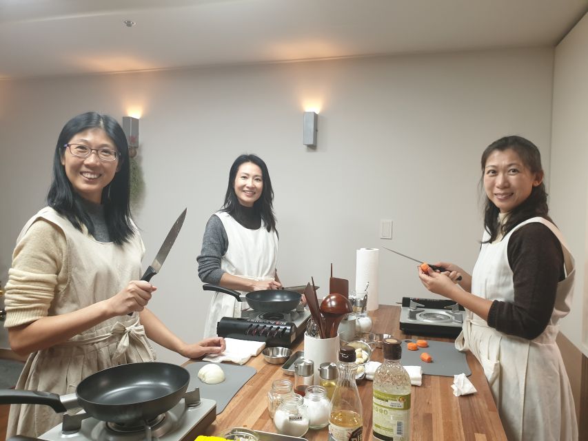 Busan: Small-Group Traditional Korean Food Cooking Class - Cooking bibimbap step by step