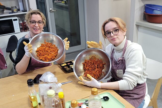 Busan Tailored Korean cooking class (Vegan OK)with market tour - Vegan and Vegetarian Guests Should Feel Comfortable