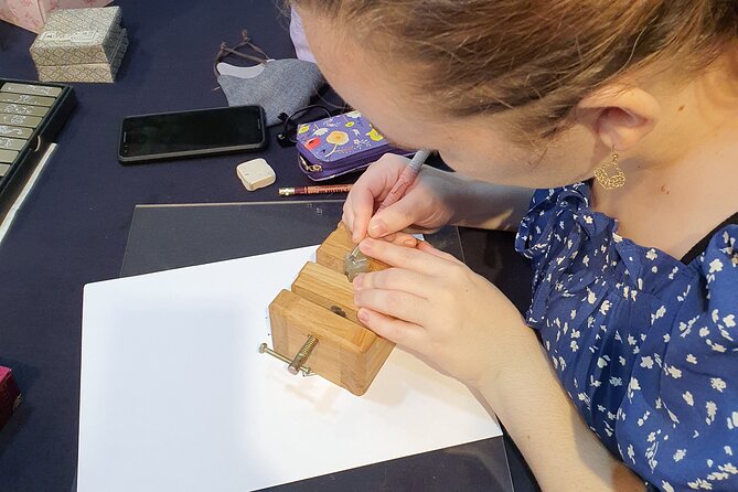 Carve Your Personal Korean Stone Seal with Jeongju in Insadong - The first practice: lines, circles, and carving tools