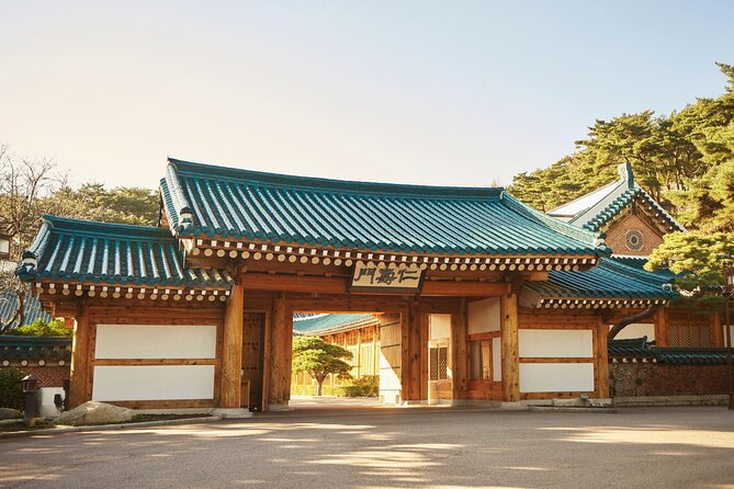 (Closed) Korea’s White House Walking Tour Blue House - Starting at Gyeongbokgung Station