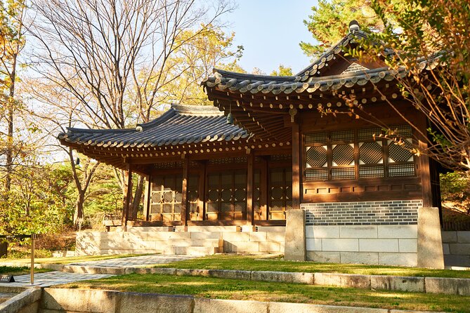 (Closed) Korea’s White House Walking Tour Blue House - Sangchunjae and traditional design
