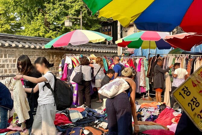 Contemporary & Retro Seoul Private Tour with Local Food Tasting - How the private format changes the experience