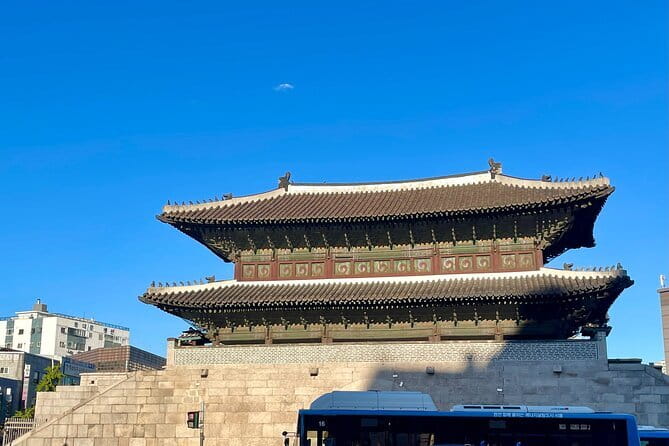 Contemporary & Retro Seoul Private Tour with Local Food Tasting - A brief look at Cheonggyecheon