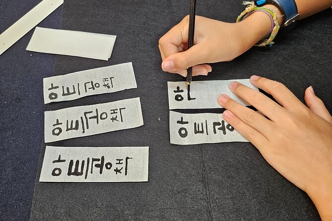 Create a Handmade Traditional Korean Notebook in Insadong - Learning the Korean needle-and-thread binding method