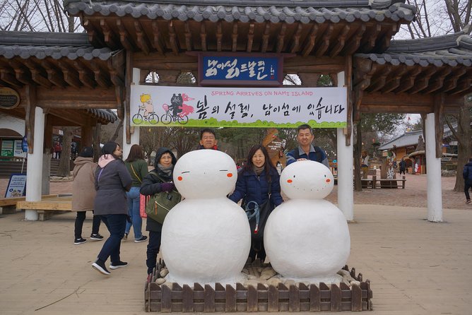 Customized Private Seoul tour: Palace, Market etc(Airport Option) - Guides, communication, and comfort