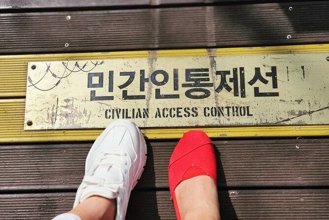 [DMZ Adventure] DMZ and optional Boat Voyage in River - The identity check before entering the DMZ
