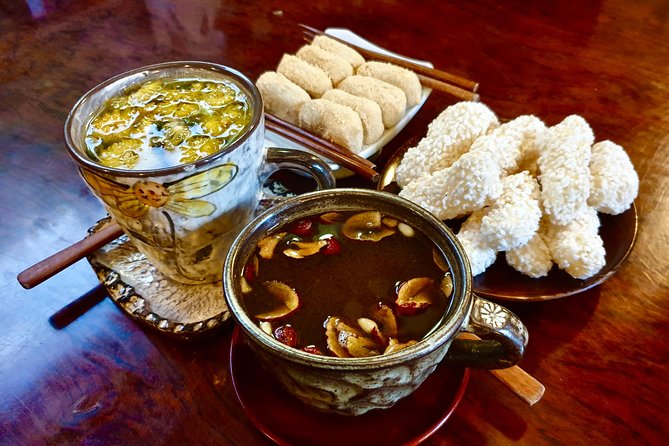 Downtown Seoul Guided Food & Market Tour with 8+ Local Tastings - Gyeongbokgung, Bukchon, and the palace districts