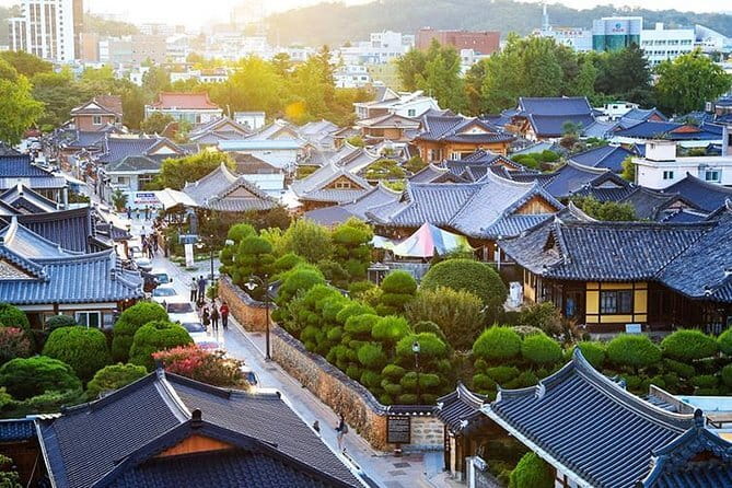 Explore DMZ from Seoul +(optional) Gondola/Red Suspension Bridge - Walking through the Third Tunnel