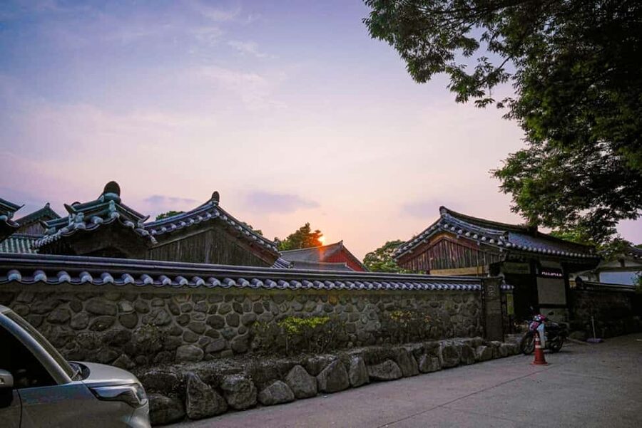 From Busan: Busan & Gyeongju One Day Tour - Hwangnidan-gil for food, shops, and a modern Gyeongju
