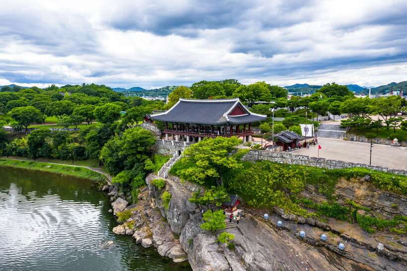 From Seoul: 5-Day Tour of Korea with UNESCO Sites - Day three: Jinju, Busan seafood, and the coast