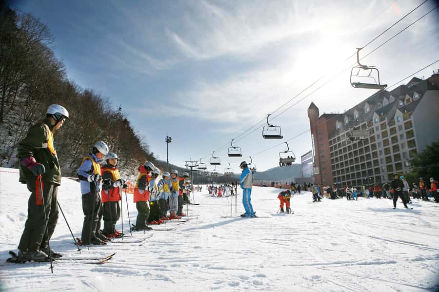 From Seoul: Korea Ski Tour - Jisan Forest Resort - Getting dressed and collecting your ski gear