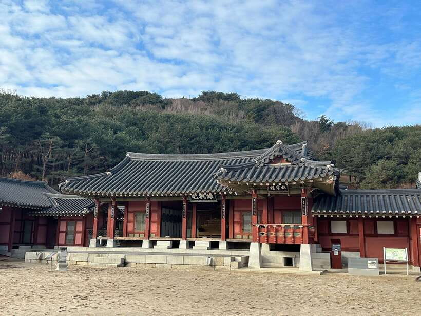 From Seoul: Starfield Library, Hwaseong, Gwangmyeong Cave - Hwaseong Fortress puts Suwon’s past in view
