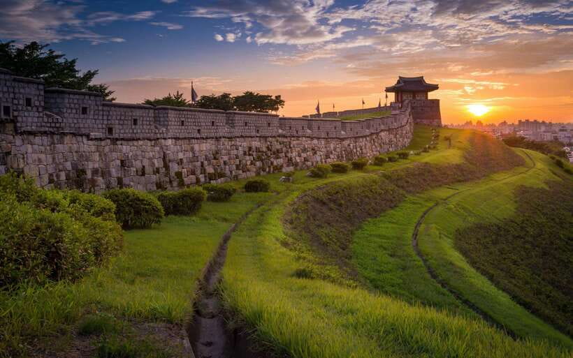 From Seoul: Suwon Hwaseong Fortress Night Tour - Why Suwon works better at night