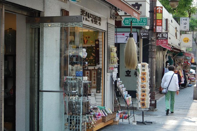 Full-Day Palace Tour in Seoul - The ginseng center: useful context, with a shopping catch