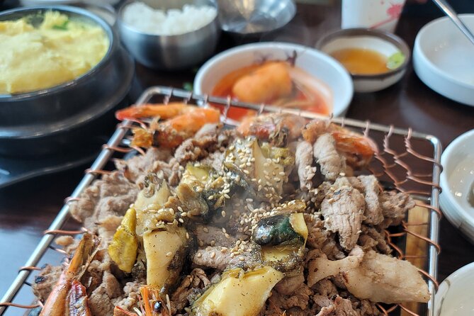 Full Day Private Seoul Tour for foodies - Insadong links traditional goods with food breaks