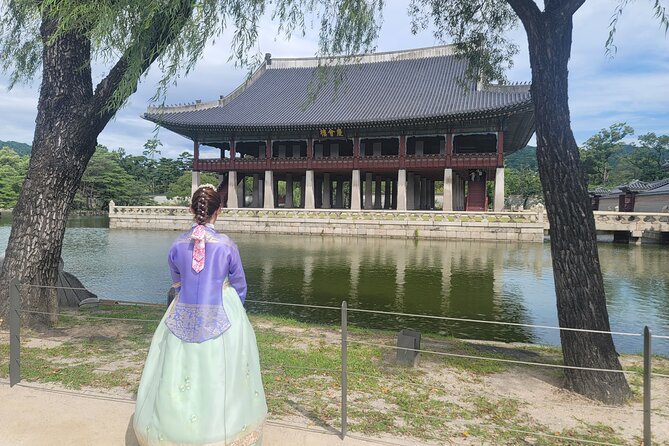 Full Day Private Seoul Tour for foodies - Seoraksan brings mountain scenery and extra fees