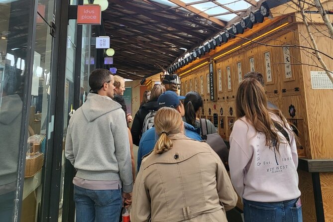 Gwangjang market Netflix Food Walking Tour with Insadong - Who should book this experience?