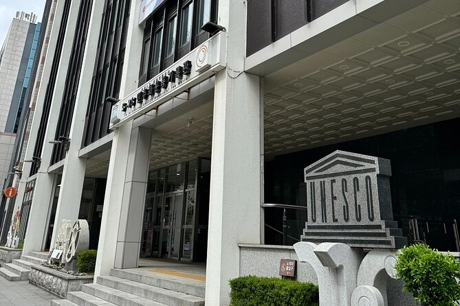 Gwangju City Tour : Where old meets new (private) - Chasaengwon and Korea’s tea tradition