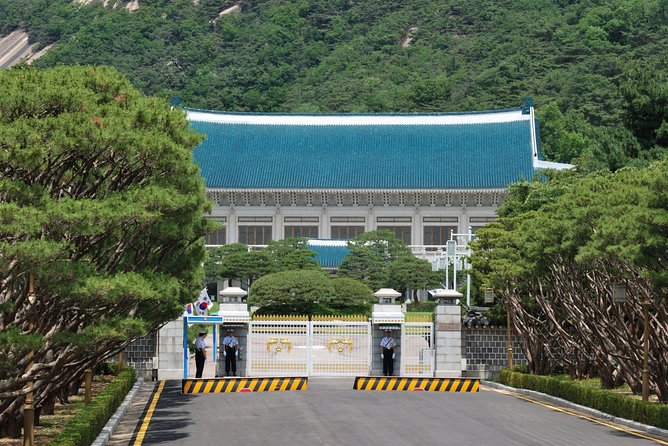 Gyeongbok Palace and Korean Folk Village Tour - Jogyesa Temple in central Seoul
