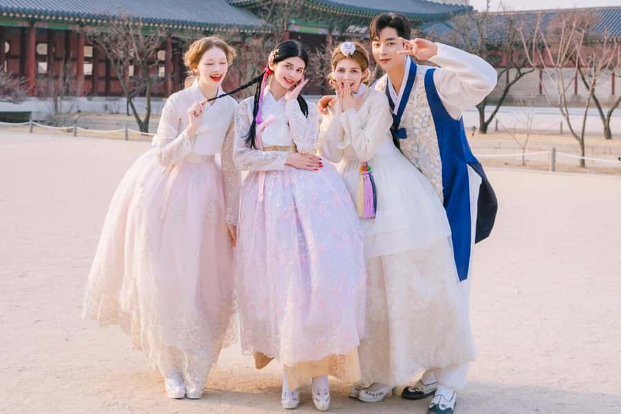 Gyeongbokgung Hanbok Experience at hanboknam - The morning rush from 9 a.m. to noon