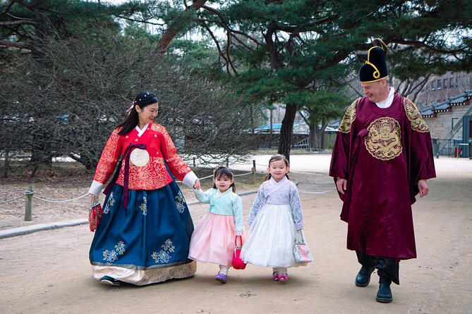 Gyeongbokgung palace family/group private photoshoot - Hanbok styling is part of the memory