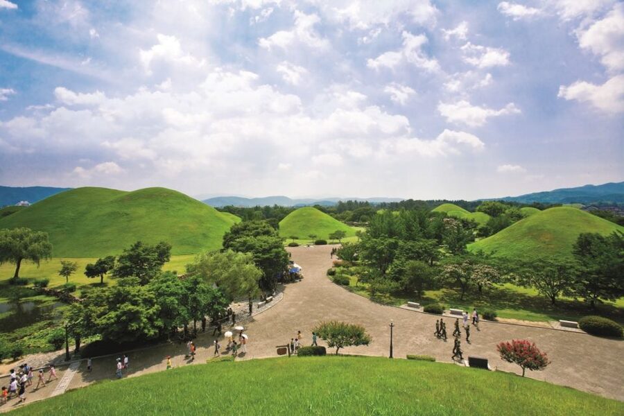 Gyeongju: UNESCO Heritage Tour Including Bulguksa Temple - Cheomseongdae: Silla science in a stone tower