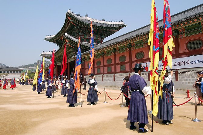 Half day Morning Seoul City Tour(Temple & Gyeongbok Palace) - One hour inside Gyeongbokgung Palace