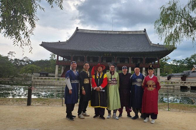 Half day Morning Seoul City Tour(Temple & Gyeongbok Palace) - The ginseng museum and shopping stop