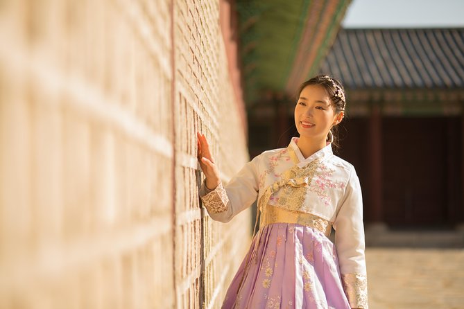 Hanbok rental, hanbok experience - Why wearing a hanbok changes your palace visit