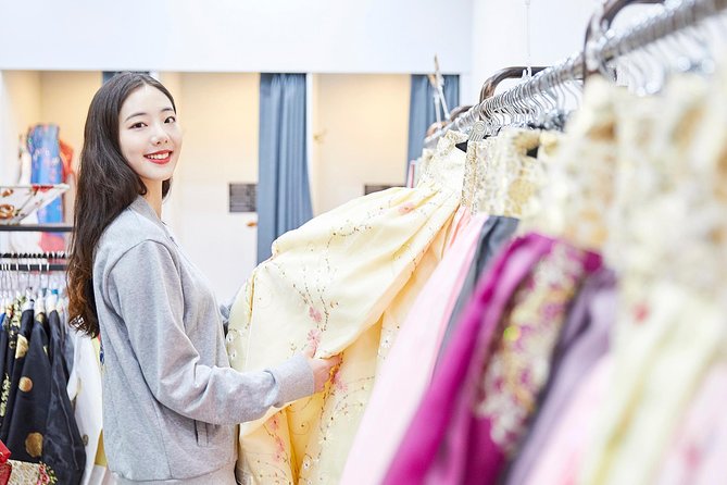 Hello Hanbok - Walking through Bukchon Hanok Village