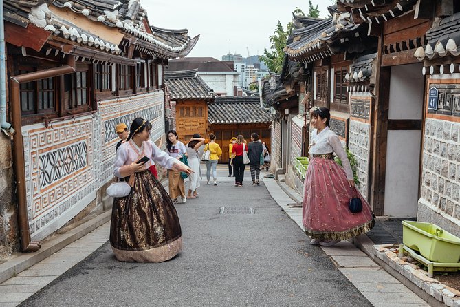 Highlights & Hidden Gems With Locals: Best of Seoul Private Walking Tour - Price, value, and group size