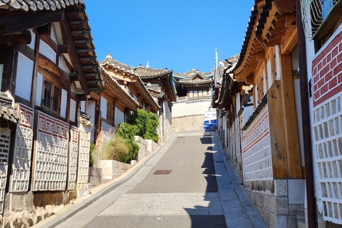 Highlights of Seoul Tour in Seoul: Deoksugung & N Seoul Tower - Deoksugung Palace and the royal guard ceremony