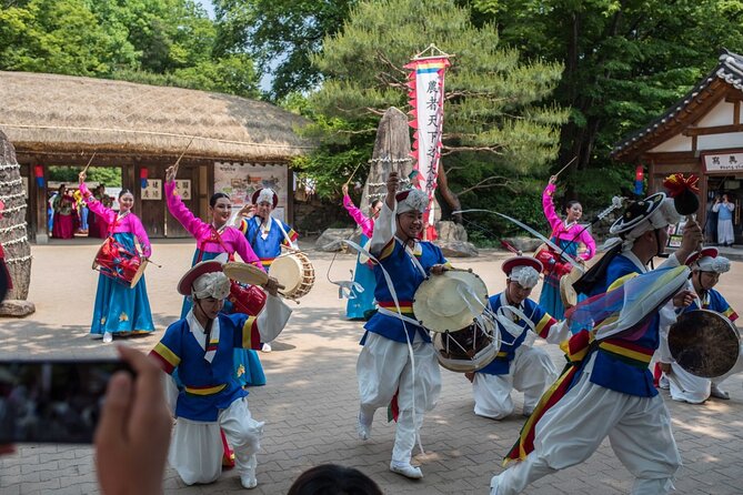 Hwaseong Fortress/Folk Village/Starfield Library Suwon - Starfield Library Suwon brings the day into the present