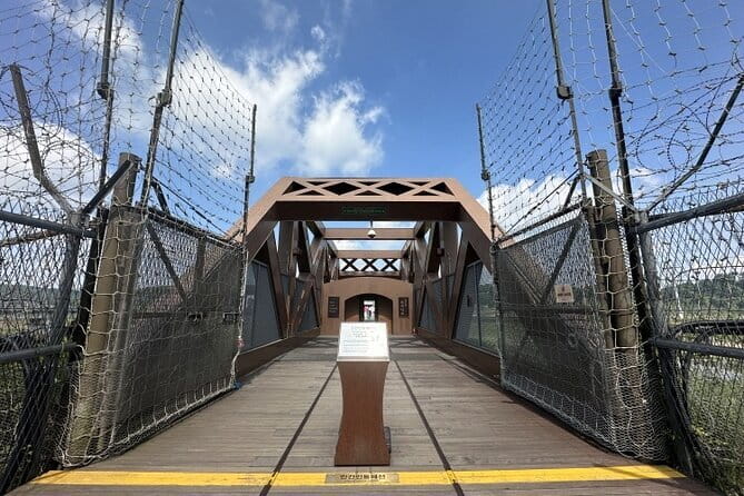 Imjingak DMZ Private Tour for Incheon Airport and Cruise Guests - Imjingak Park: remembrance beside the border